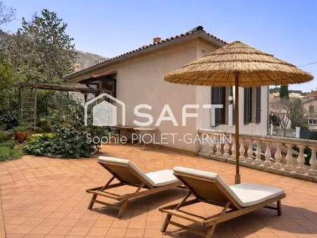 une maison familiale dans un écrin végétal  entre mer et collines  les calanques à portée 