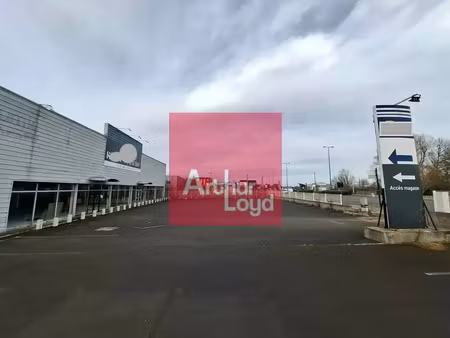 local commercial 1027 m² a louer aubiere