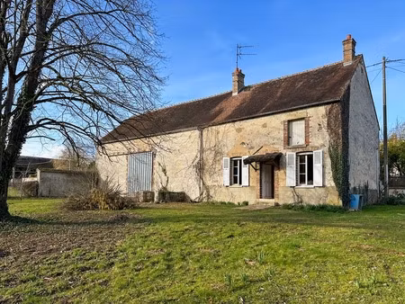 egreville proche à 5 mn. belle longère authentique 3 pièces + grenier aménageable + grange