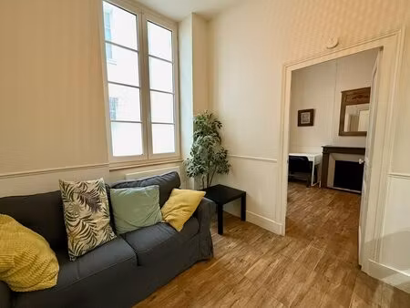 immeuble ravalé idéalement situé