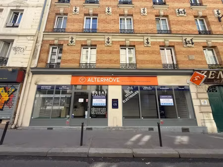 local commercial 72 75 m² - rue de montreuil