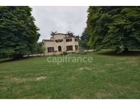maison 4 chambres - 1 bureau - dépendances - terrain clos 22 694m2 à meilhan sur garonne (