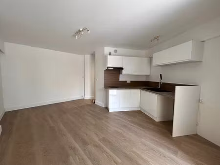 location appartement 1 pièce 30 m² à cannes (06400)