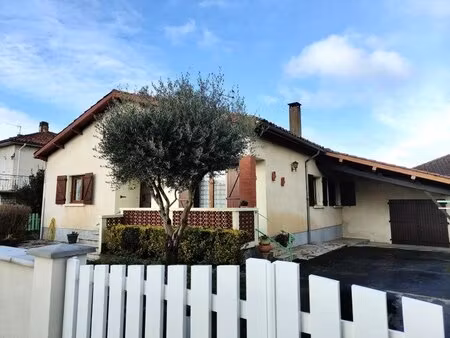 preignan  au cœur du village et à proximité des écoles