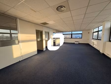 location local professionnel 733m² decines charpieu 69150