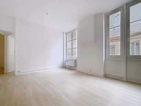 au coeur de la presqu'île  t3 en étage élevé