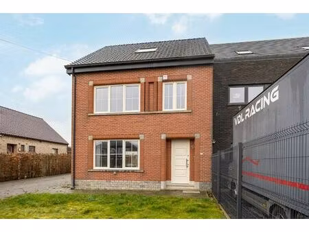 een ruime halfopenbebouwing op 2000m2