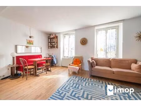 maison individuelle de 4 chambres avec grange sur terrain de 730m²