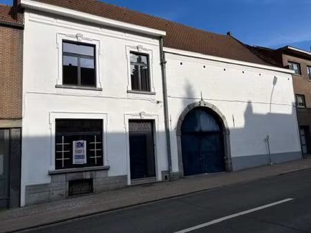 herenwoning met inrijpoort te tienen