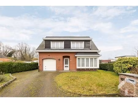 open bebouwing met 4 slaapkamers!