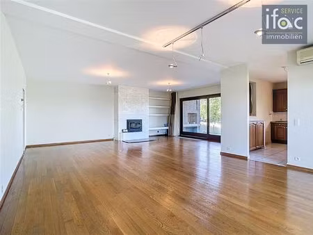 ruim en klassevol gelijkvloers-appartement met 3 slaapkamers