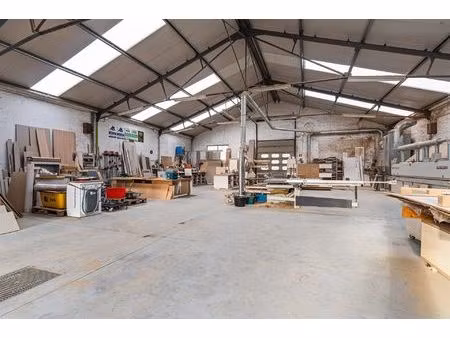 ruim magazijn + showroom van samen 653m² groot