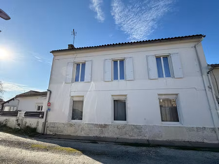 maison ancienne- vaste garage - jardinet