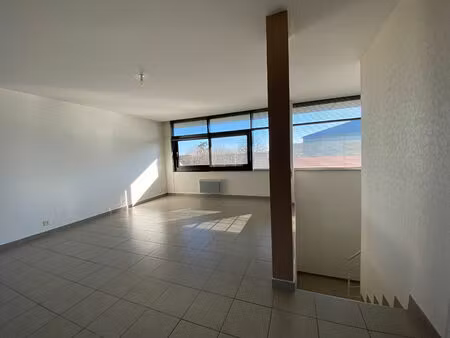 location appartement 2 pièces 59m²