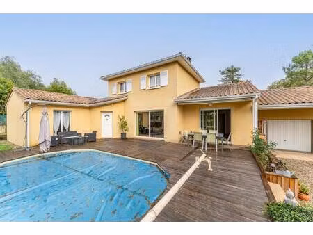 maison spacieuse avec piscine et jardin à baurech