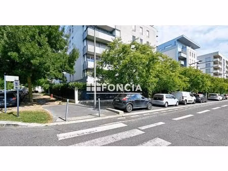 cergy le haut grand f3 avec balcon et parking sous sol a 5 mn du rer a et 2 mn des commerc