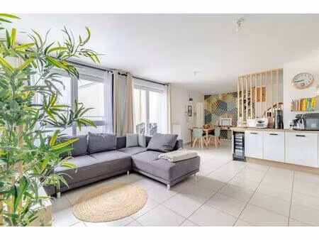 lumineux t3 avec balcons à saint-thibault-des-vignes