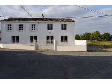 maison de 6 pièces de 186 m² située à écoyeux