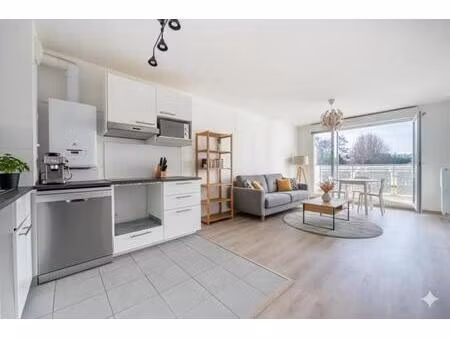 appartement lumineux 2 pièces avec jardin à persan