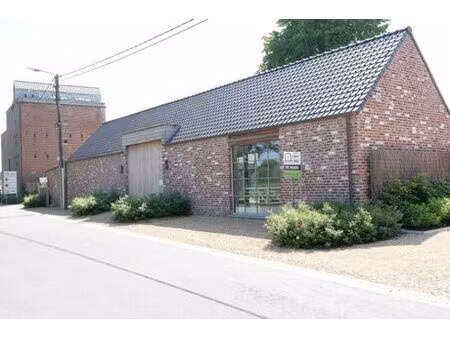 karaktervol kantoor/praktijkruimte van 132 m² te huur in waregem