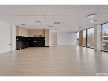 kantoorruimte 251 m² te huur vlakbij e17 te zwevegem