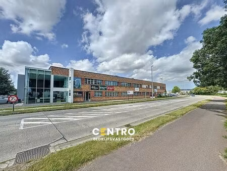 op zichtlocatie: instapklare kantoorruimte (285m2) met alle voorzieningen en private parke