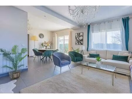 maison individuelle en parfait état avec piscine et studio indépendant - 6 pièces - 146m² 