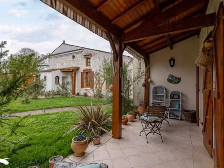 vente maison 9 pièces 218 m² à bussac-sur-charente (17100)  365 680 €