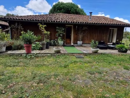 2 maisons et 1 ecurie sur airial 1.7 hectares