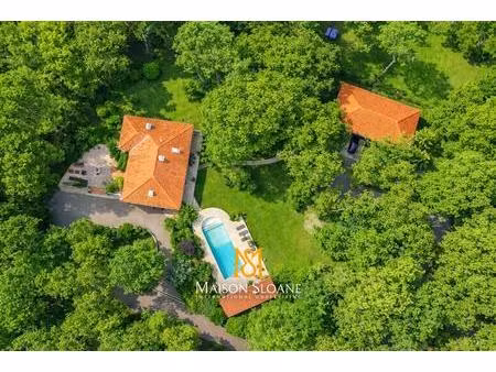 domaine de style basque au cœur de la forêt royale