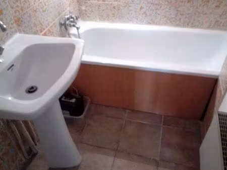 location appartement 1 pièce 23 m² à saint-mitre-les-remparts (13920)