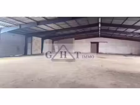 entrepôt indépendant de 2 277 m² à vendre – meaux