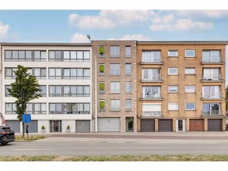 commercieel te koop in merksem met 9 slaapkamers