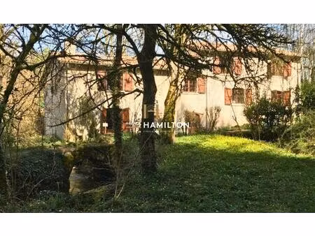 moulin a eau xviiie avec gites  droit d'eau et domaine de 7 3 ha