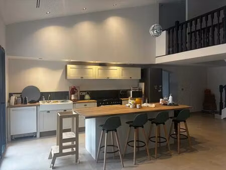 maison de 7 pièces de 170 m² à velleron