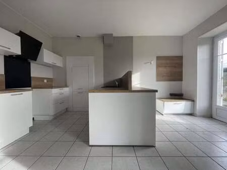 location maison à essarts-en-bocage (85140) : à louer / 92m² essarts-en-bocage