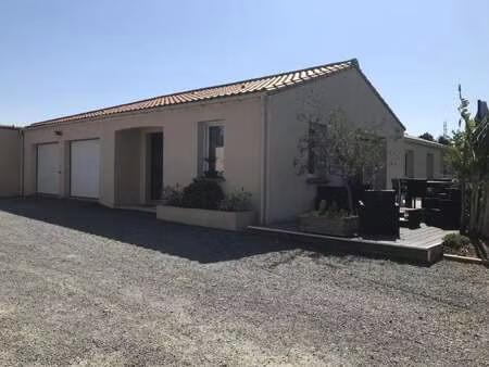 location maison à saint-philbert-de-grand-lieu (44310) : à louer / 146m² saint-philbert-de