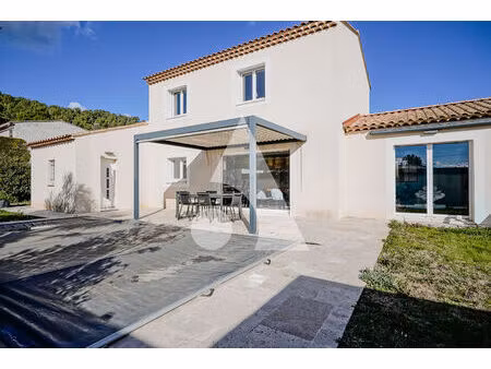 meyreuil  maison récente avec piscine.