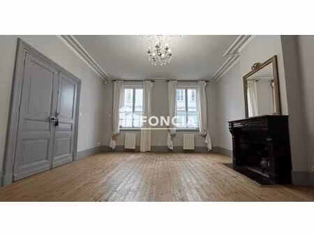 typique maison de ville avec cour