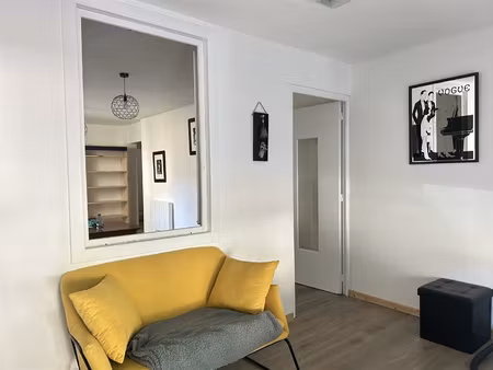 un immeuble en centre ville de gace comprenant une partie lo