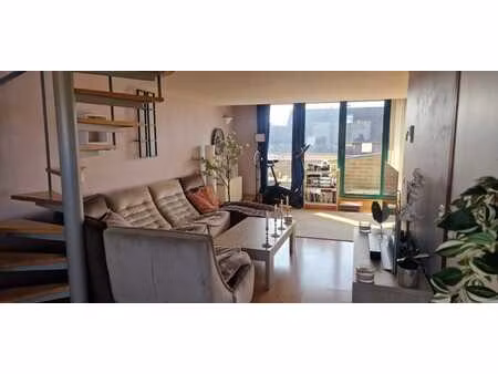 lumineux duplex 2chambres idéalement situé