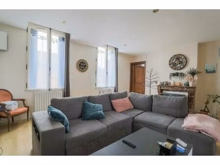 ensemble immobilier de 4 logements de 225 m² + grange 100 m²