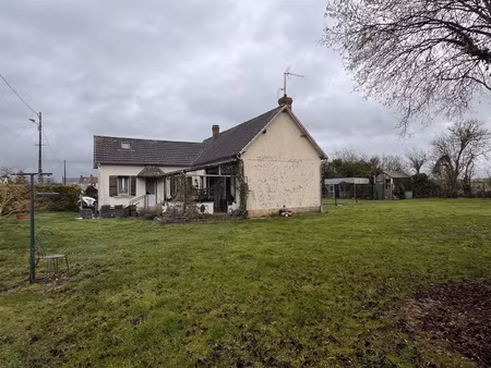 située à 10 km d'argentan  cette maison bénéficie d'un envir