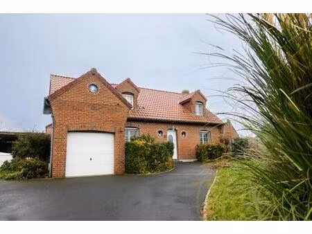 maison de 9 pièces de 132 m² à rombies-et-marchipont