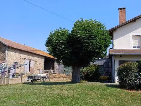 corps de ferme avec ses 12 hectares de terres agricoles attenantes
