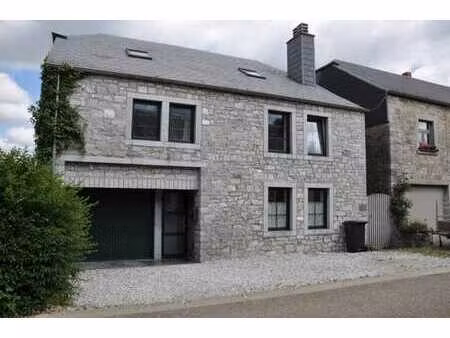 spacieuse habitation 4 façades sise au calme