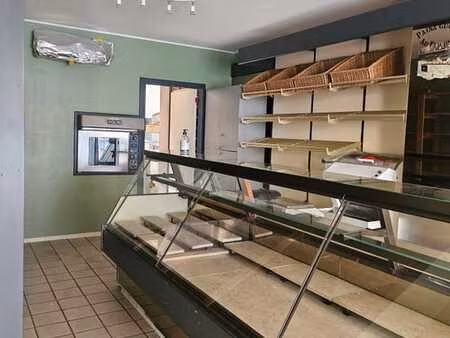 commerce à 100m du château de beloeil