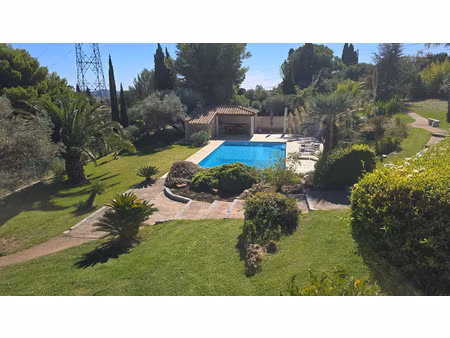 belle villa située à ollioules  quartier faveyrolles proche