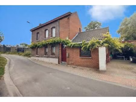 maison 3f de ± 106m² sur 3a34ca   3ch  2sdb  jardin  carport