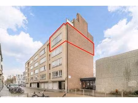 goed gelegen appartement met 2 slaapkamers en een terras ...
